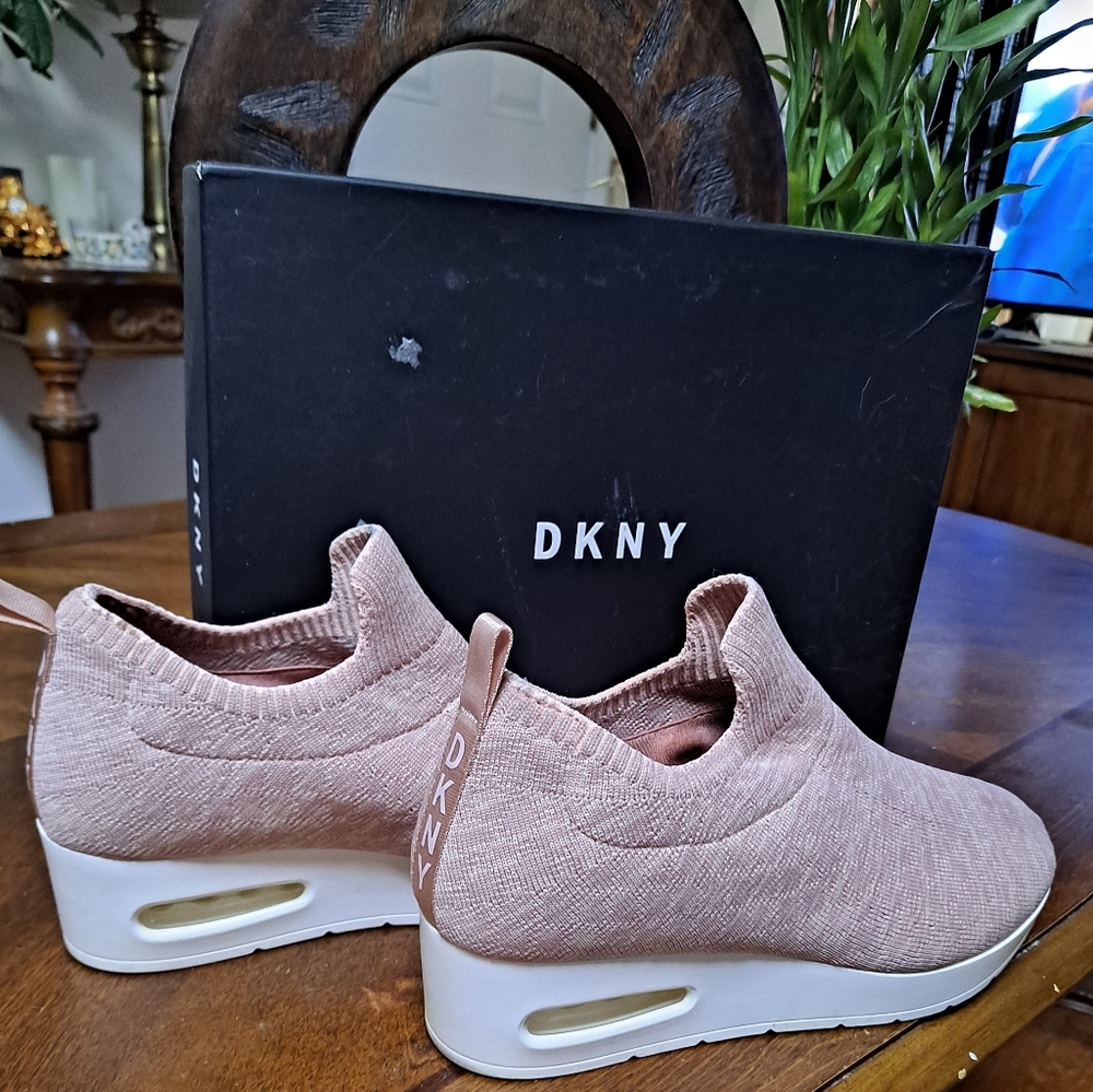 DKNY